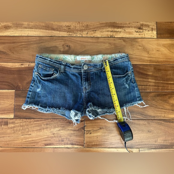 O’Neill Low Rise Denim Cutoff Shorts Size 7 - Picture 4 of 6